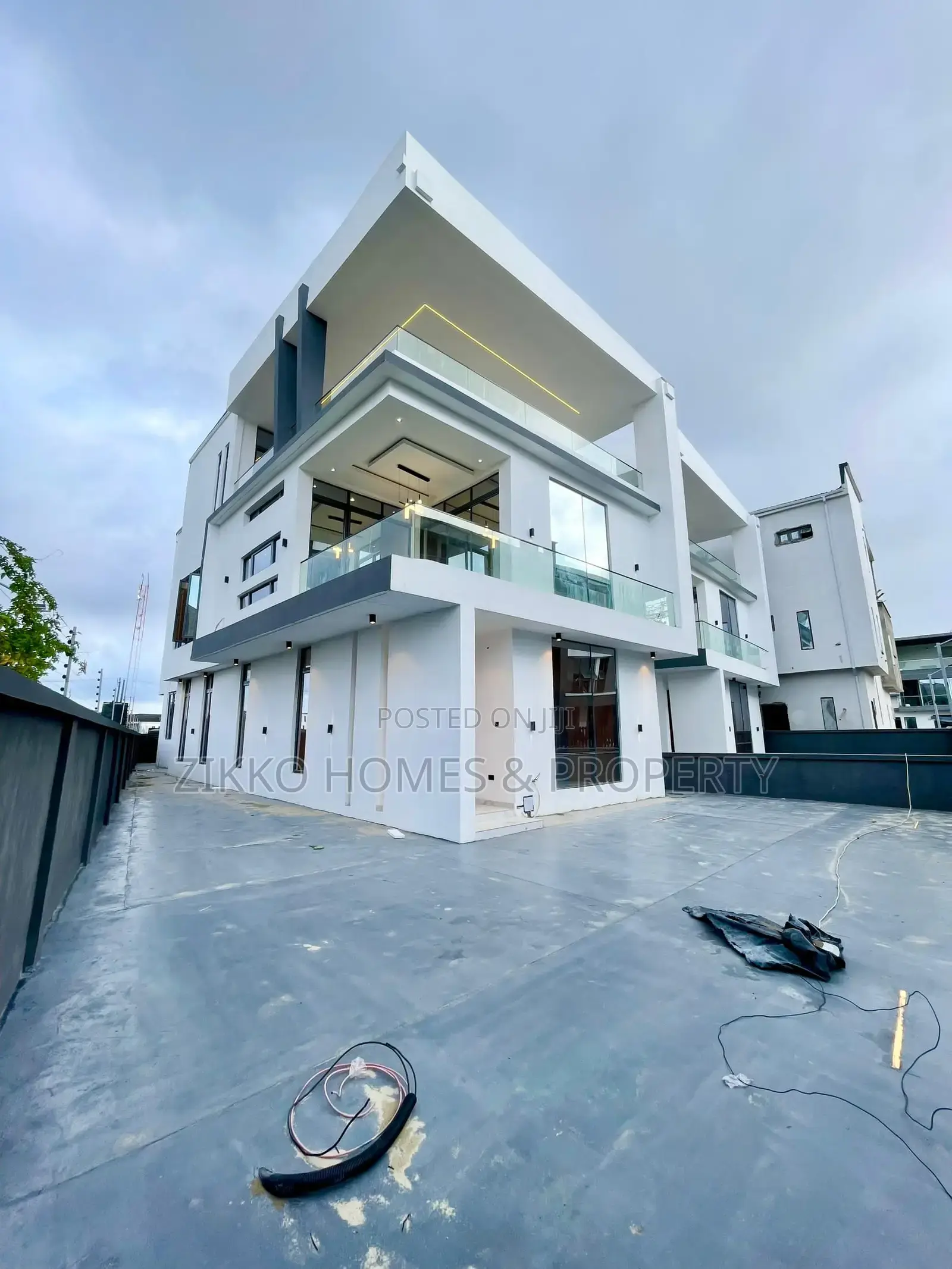 Furnished 5bdrm Duplex in Osapa london for sale